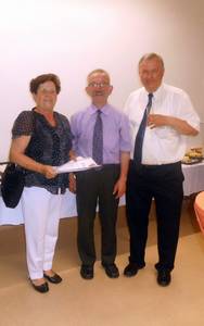 Landrat Carsten Wulfänger begrüßte dazu bei hochsommerlichen Temperaturen viele Gäste, darunter auch mehrere Bürgermeister, wie hier auf dem Foto v.r.n.l.Bernd Witt, Verbandsgemeindebürgermeister Elbe.Havel-Land und gewissenmaßen Hausherr, Eike Trumpf, Verbandsgemeindebürgermeister Arneburg-Goldbeck und Einheitsgemeindebürgermeisterin Verena Schlüsselburg.
