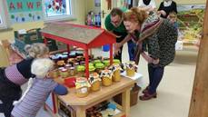 Wieder ein gelungener Kinderbauernmarkt und Kaffeestube in der Kita Pittiplatsch Kläden.