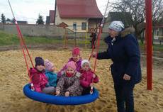 Zu Ostern konnte geschaukelt werden Zu Ostern konnte geschaukelt werden