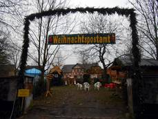 Schön anzusehen, besonders für die Kinder, ist der Märchenwald mit dem Weih-nachtspostamt Himmelpfort. Schön anzusehen, besonders für die Kinder, ist der Märchenwald mit dem Weih-nachtspostamt Himmelpfort.