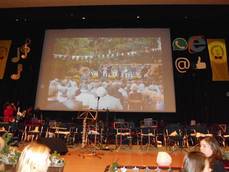 Im Congreß Center Leipzig gab die Musikschule Fröhlich mit ihrer Inhaberin Eva Bernhardt vor 1000 Gästen ihr wundervolles Jahresabschlusskonzert. Im Congreß Center Leipzig gab die Musikschule Fröhlich mit ihrer Inhaberin Eva Bernhardt vor 1000 Gästen ihr wundervolles Jahresabschlusskonzert.