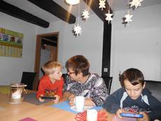 Gebt den Kindern eine Welt von Geborgenheit und Frieden Gebt den Kindern eine Welt von Geborgenheit und Frieden