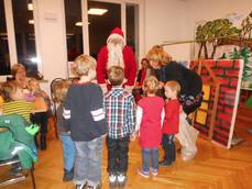 Verein Kinderwünsche-Kinderträume Kläden lud zur Weihnachtsfeier in das Haus Wohnen für Generationen ein Verein Kinderwünsche-Kinderträume Kläden lud zur Weihnachtsfeier in das Haus Wohnen für Generationen ein