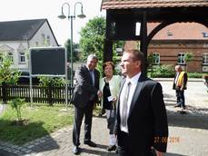 Minister für Landesentwicklung und Verkehr des Landes Sachsen-Anhalt, Thomas Webel, lud zur feierlichen Verkehrsfreigabe mit dem obligatorischen Scherenschnitt der L13, Ortsdurchfahrt Meßdorf am 27. Juni 2016 ein Minister für Landesentwicklung und Verkehr des Landes Sachsen-Anhalt, Thomas Webel, lud zur feierlichen Verkehrsfreigabe mit dem obligatorischen Scherenschnitt der L13, Ortsdurchfahrt Meßdorf am 27. Juni 2016 ein