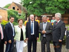 Minister für Landesentwicklung und Verkehr des Landes Sachsen-Anhalt, Thomas Webel, lud zur feierlichen Verkehrsfreigabe mit dem obligatorischen Scherenschnitt der L13, Ortsdurchfahrt Meßdorf am 27. Juni 2016 ein Minister für Landesentwicklung und Verkehr des Landes Sachsen-Anhalt, Thomas Webel, lud zur feierlichen Verkehrsfreigabe mit dem obligatorischen Scherenschnitt der L13, Ortsdurchfahrt Meßdorf am 27. Juni 2016 ein