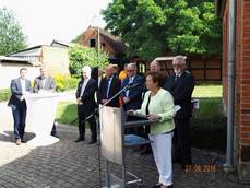 Minister für Landesentwicklung und Verkehr des Landes Sachsen-Anhalt, Thomas Webel, lud zur feierlichen Verkehrsfreigabe mit dem obligatorischen Scherenschnitt der L13, Ortsdurchfahrt Meßdorf am 27. Juni 2016 ein Minister für Landesentwicklung und Verkehr des Landes Sachsen-Anhalt, Thomas Webel, lud zur feierlichen Verkehrsfreigabe mit dem obligatorischen Scherenschnitt der L13, Ortsdurchfahrt Meßdorf am 27. Juni 2016 ein