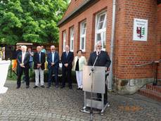 Minister für Landesentwicklung und Verkehr des Landes Sachsen-Anhalt, Thomas Webel, lud zur feierlichen Verkehrsfreigabe mit dem obligatorischen Scherenschnitt der L13, Ortsdurchfahrt Meßdorf am 27. Juni 2016 ein Minister für Landesentwicklung und Verkehr des Landes Sachsen-Anhalt, Thomas Webel, lud zur feierlichen Verkehrsfreigabe mit dem obligatorischen Scherenschnitt der L13, Ortsdurchfahrt Meßdorf am 27. Juni 2016 ein