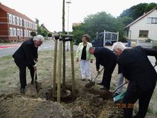 Minister für Landesentwicklung und Verkehr des Landes Sachsen-Anhalt, Thomas Webel, lud zur feierlichen Verkehrsfreigabe mit dem obligatorischen Scherenschnitt der L13, Ortsdurchfahrt Meßdorf am 27. Juni 2016 ein Minister für Landesentwicklung und Verkehr des Landes Sachsen-Anhalt, Thomas Webel, lud zur feierlichen Verkehrsfreigabe mit dem obligatorischen Scherenschnitt der L13, Ortsdurchfahrt Meßdorf am 27. Juni 2016 ein
