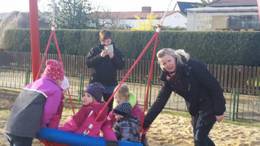 Zu Ostern konnte geschaukelt werden Zu Ostern konnte geschaukelt werden