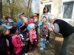 Tolle Saisoneröffnung am Naturlehrweg  bei wunderschönem Wetter, großartiger Beteiligung und dem grünen Tisch auf dem Weg durch die Altmark, mit Programm der Kita Villa Kunterbunt Hohenwulsch, den Jagdhornbläsern Stendal-Staffelde und der Ausstellung 20 Jahre Natur- und Heimatverein Bismark-Kläden
