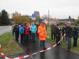 Radweg an der L15 zwischen Kläden und Steinfeld mit vielen Bürgern und Glühwein freigegeben Radweg an der L15 zwischen Kläden und Steinfeld mit vielen Bürgern und Glühwein freigegeben