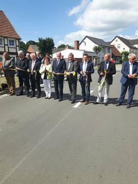 Minister für Landesentwicklung und Verkehr des Landes Sachsen-Anhalt, Thomas Webel, lud zur feierlichen Verkehrsfreigabe mit dem obligatorischen Scherenschnitt der L13, Ortsdurchfahrt Meßdorf am 27. Juni 2016 ein Minister für Landesentwicklung und Verkehr des Landes Sachsen-Anhalt, Thomas Webel, lud zur feierlichen Verkehrsfreigabe mit dem obligatorischen Scherenschnitt der L13, Ortsdurchfahrt Meßdorf am 27. Juni 2016 ein