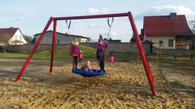 Zu Ostern konnte geschaukelt werden Zu Ostern konnte geschaukelt werden