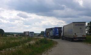 Ein weiteres großes Projekt ist der Solarpark in Kläden, der im Gewerbegebiet errichtet wird. Baubeginn war Mitte Juli. Die Freiflächen-Photovoltaikanlage soll mit einer Leistung von ca. 7,6 MWp betrieben werden. Ein weiteres großes Projekt ist der Solarpark in Kläden, der im Gewerbegebiet errichtet wird. Baubeginn war Mitte Juli. Die Freiflächen-Photovoltaikanlage soll mit einer Leistung von ca. 7,6 MWp betrieben werden.