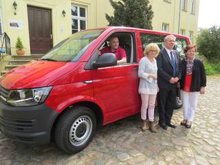 Finanzielle Unterstützung für den neuen Kleinbus der Seniorentagesstätte Schloss Kläden e.V.