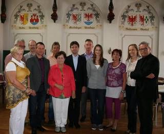 Am 16. Juni 2014 trafen sich die Vorstandsmitglieder - gemeinsam mit Verantwortlichen aus beiden altmärkischen Landkreisen, der Regionalen Planungsgemeinschaft Altmark und dem Amt für Landwirtschaft, Flurneuordnung und Forsten (ALFF) Altmark in der Hansestadt Seehausen. Am 16. Juni 2014 trafen sich die Vorstandsmitglieder - gemeinsam mit Verantwortlichen aus beiden altmärkischen Landkreisen, der Regionalen Planungsgemeinschaft Altmark und dem Amt für Landwirtschaft, Flurneuordnung und Forsten (ALFF) Altmark in der Hansestadt Seehausen.