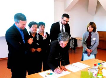 LEADER- Kooperation zum neuen Radwegenetz mit knotenpunktbezogener Wegweisung besiegelt LEADER- Kooperation zum neuen Radwegenetz mit knotenpunktbezogener Wegweisung besiegelt