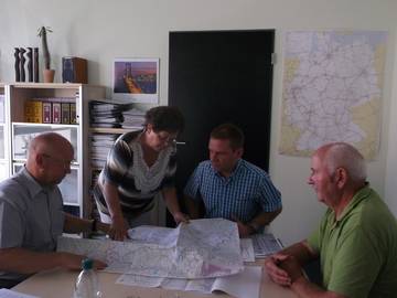 Straßenbegleitender Radweg zwischen Döllnitz und Poritz im Bau