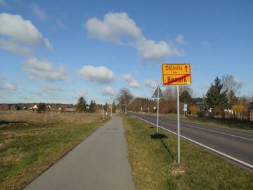 Straßenbegleitender Radweg zwischen Döllnitz und Poritz im Bau