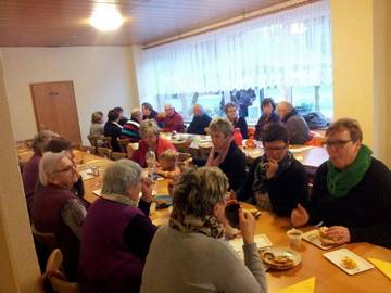 Radweg an der L15 zwischen Kläden und Steinfeld mit vielen Bürgern und Glühwein freigegeben Radweg an der L15 zwischen Kläden und Steinfeld mit vielen Bürgern und Glühwein freigegeben