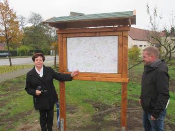Radweg an der L15 zwischen Kläden und Steinfeld mit vielen Bürgern und Glühwein freigegeben Radweg an der L15 zwischen Kläden und Steinfeld mit vielen Bürgern und Glühwein freigegeben