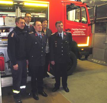 Ein dreifaches Gut-Wehr zur Übergabe des Rüstwagens Ein dreifaches Gut-Wehr zur Übergabe des Rüstwagens