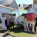 Wirtschaftsförderer Martin Nahrendorf und Bürgermeisterin Annegret Schwarz (Bildmitte) begrüßten Sarah Lukas und Sebastian Weyl von der Industrie- und Handelskammer sowie Karsten Gäde, Unternehmensberater der Handwerkskammer Magdeburg zum Existenzgründersprechtag im Innenhof des Bismarker Rathauses.