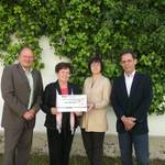 ÖSA Versicherung übergibt Scheck an Einheitsgemeinde Stadt Bismark (Altmark)