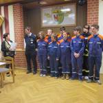 Einheitsgemeindebürgermeisterin ehrt die Jugendfeuerwehr Badingen während der November-Stadtratssitzung