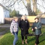 Hier auf dem Foto v.l.n.r. Marleen Gille, Steffi Schulze und Bürgermeisterin Verena Schlüsselburg