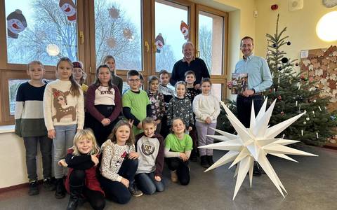 Übergabe Weihnachtsstern Grundschule 1