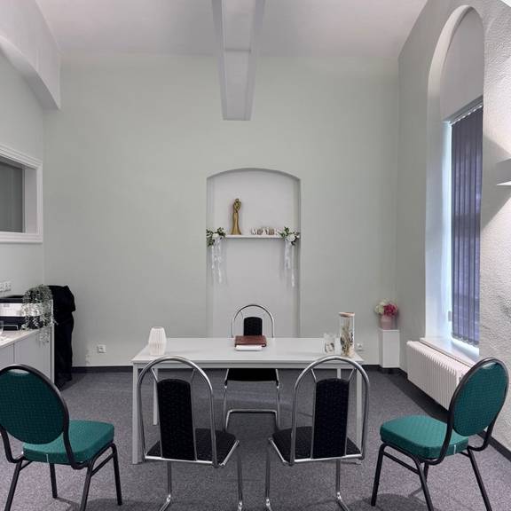 Sitzungsraum mit Trauzeugen