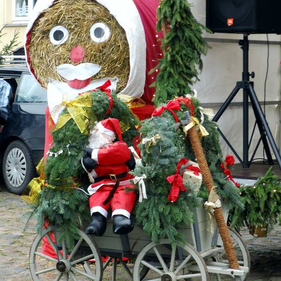 23. Klädener Adventsmarkt rund um den Klädener Schlossplatz