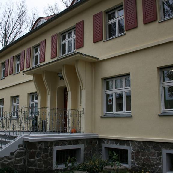 Die frühere Vila Piel im Ortsteil Meßdorf, in der das viel besuchte Café Melange seinen Standort hat, wurde in der laufenden EU-Förderphase saniert und ist jetzt auch barrierefrei zugänglich.