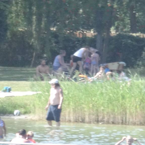 Sommerliches Badvergnügen am Bismarker Kolk und im Schwimmbad Möllenbeck.